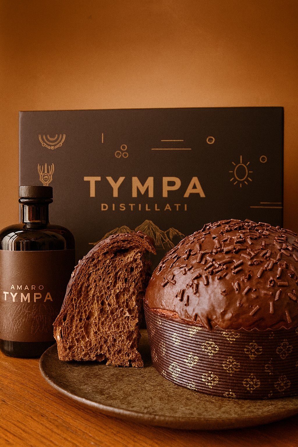 Box con panettone al cioccolato e amaro.